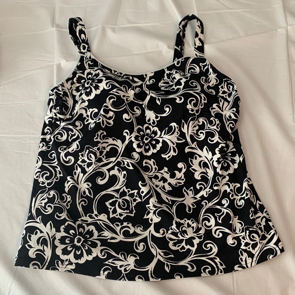 Lands end tankini. Never worn. Size 8